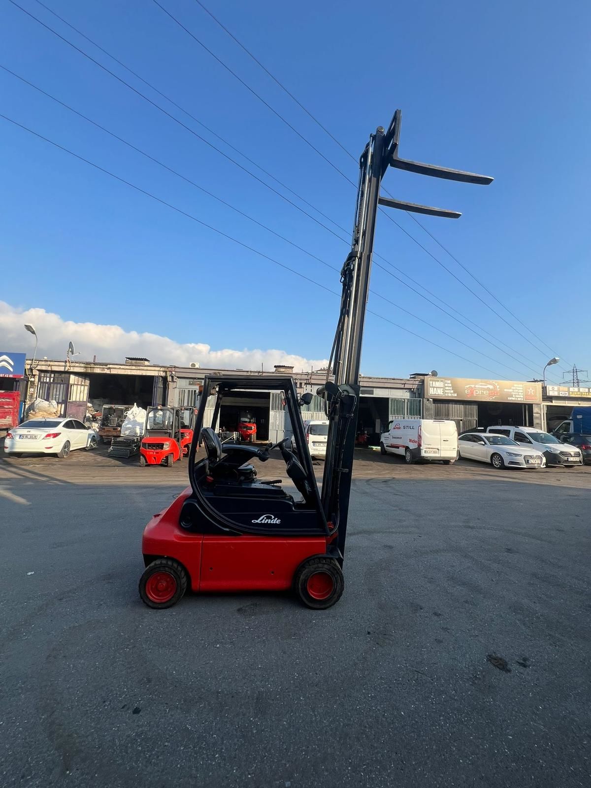 335 Serisi Linde E20P 2Ton Akülü 4.47mt Triplex Asansörlü