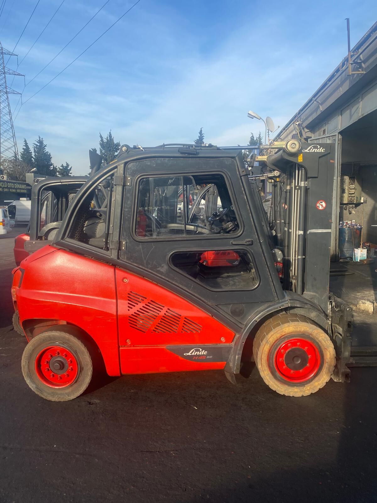 394 Serisi Linde H45T-02 Evo 4.5Ton lpg 4.04mt Triplex Asansör 4Yollu Entegre Çatal Pozisyoner Ataşmanlı